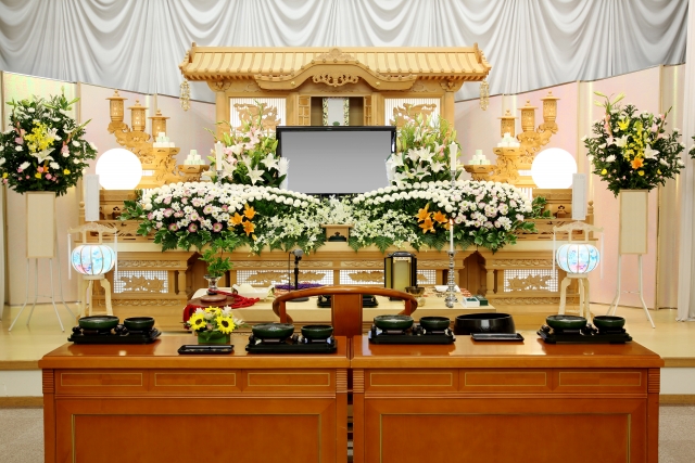 一般葬や家族葬の祭壇